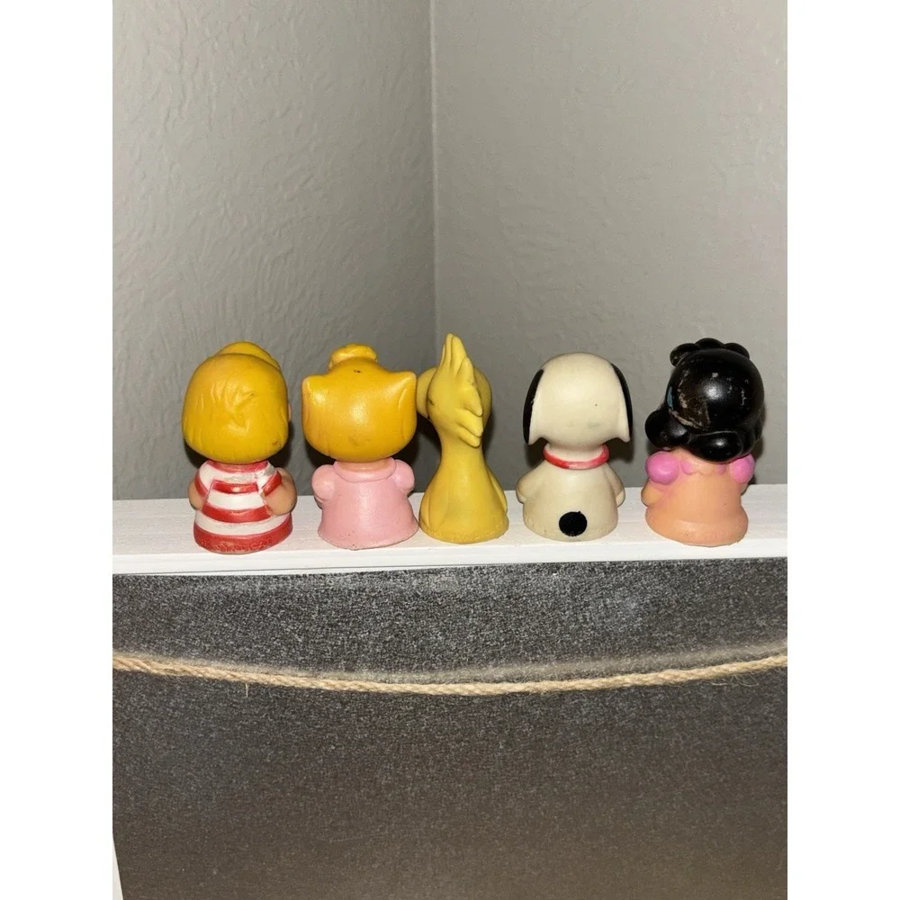5 VTG Peanuts Charlie Brown Snoopy Lucy Linus 2.25